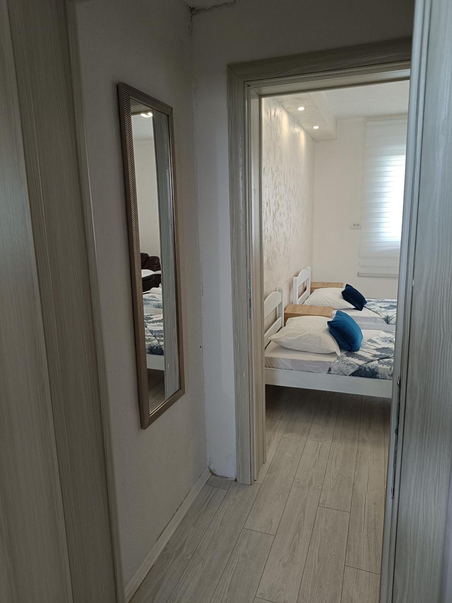 Matija Airport Apartment Mitrovici  Exterior foto